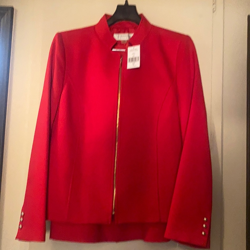 TAHARI red suit